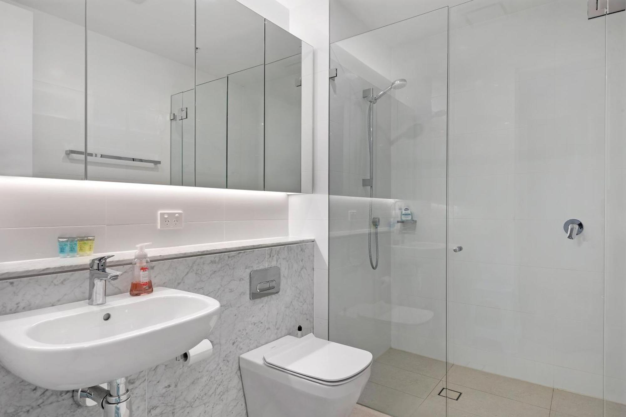 Location One Bedroom In Chatswood Apartment *